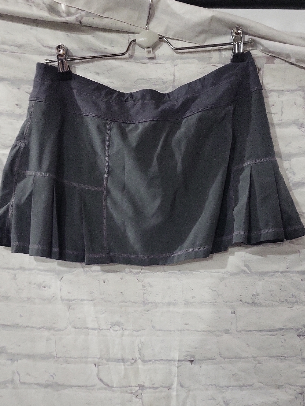 Athleta Pleated Active Skirt in Charcoal Gray